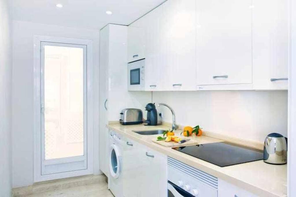 Best Location Apartment In Marbella. Beachfront!! Bagian luar foto